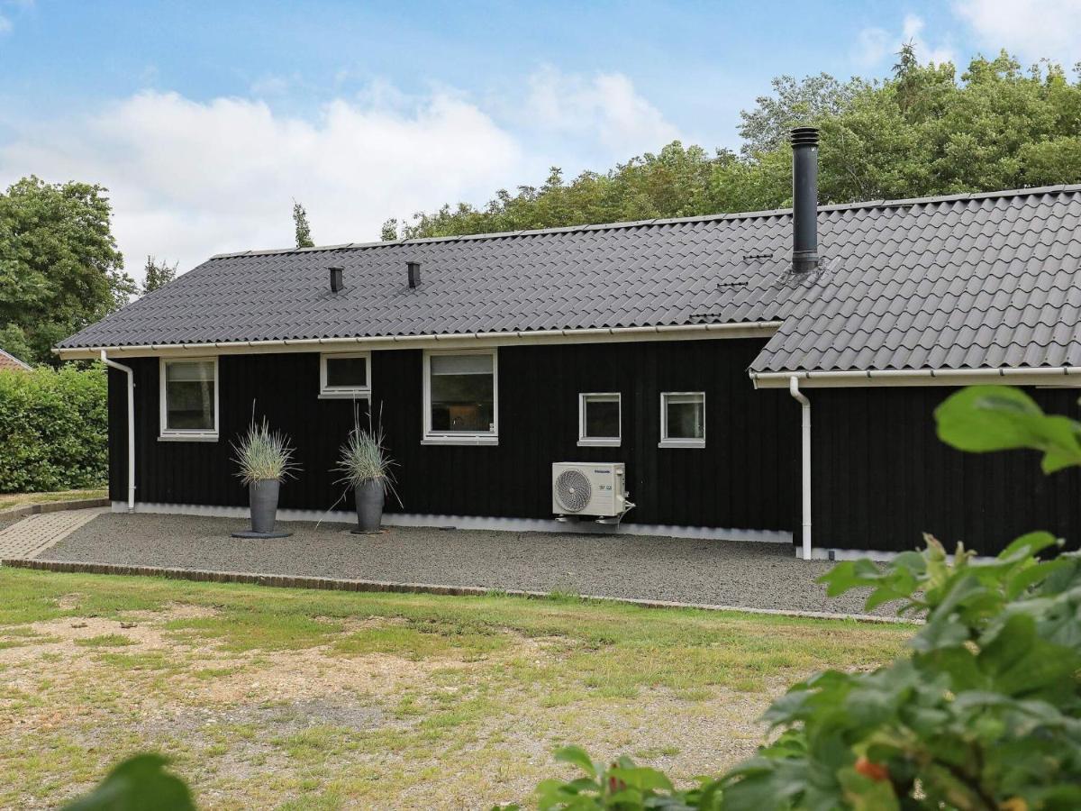 6 Person Holiday Home In Hemmet Exterior photo